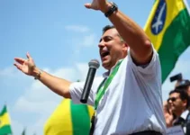 Flávio Bolsonaro comício Teófilo Otoni